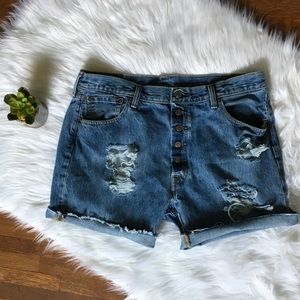 Distressed high waisted cut off 501 Levi’s